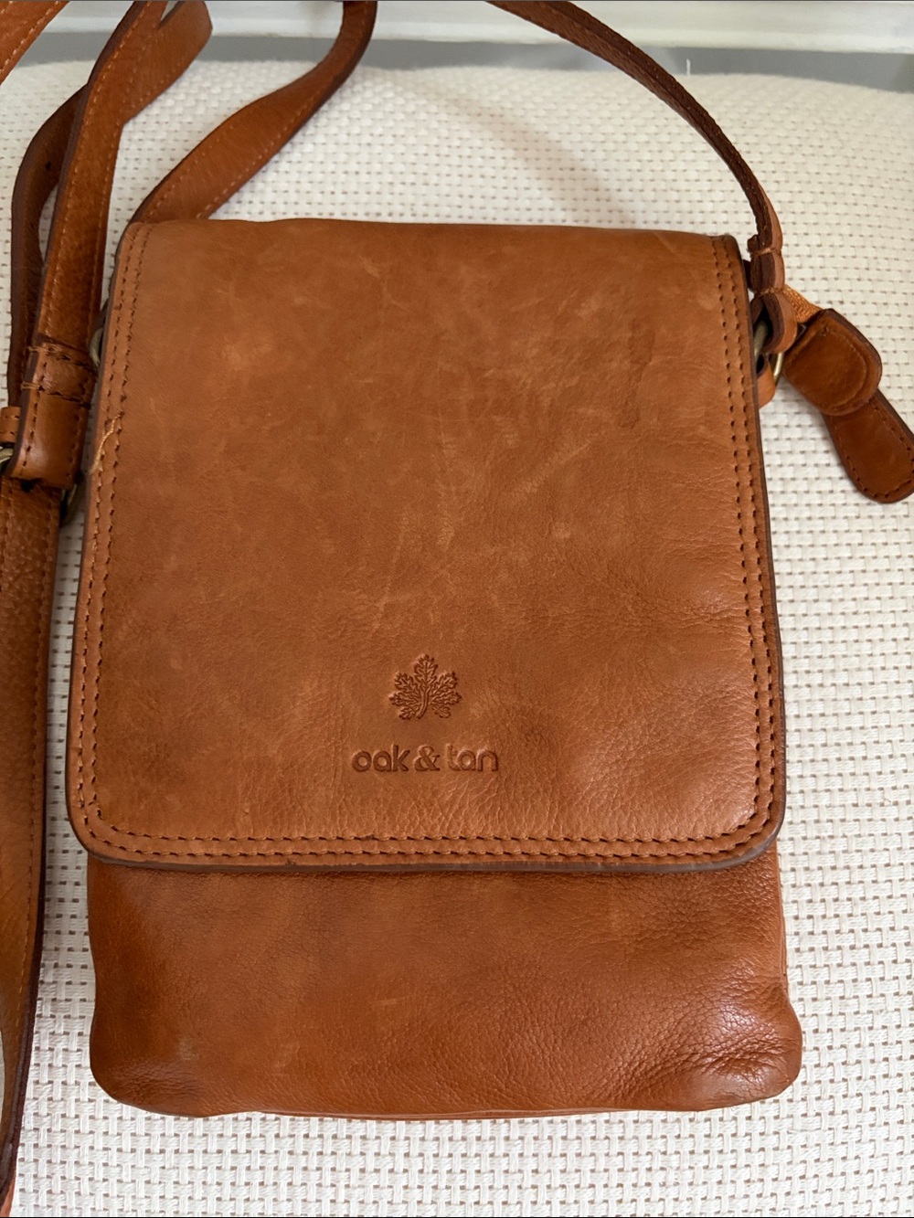 Oak & Tan Tan Leather Messenger Crossbody